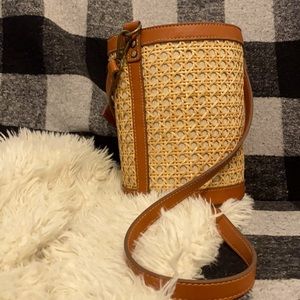 Super cute bohemian style bag. Pull tie with leather and metal pegs on bottom